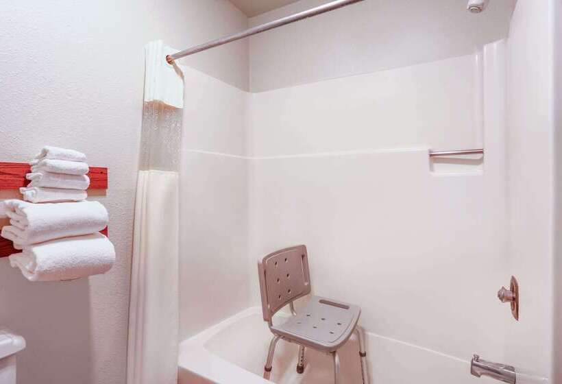 هتل Howard Johnson By Wyndham Helena