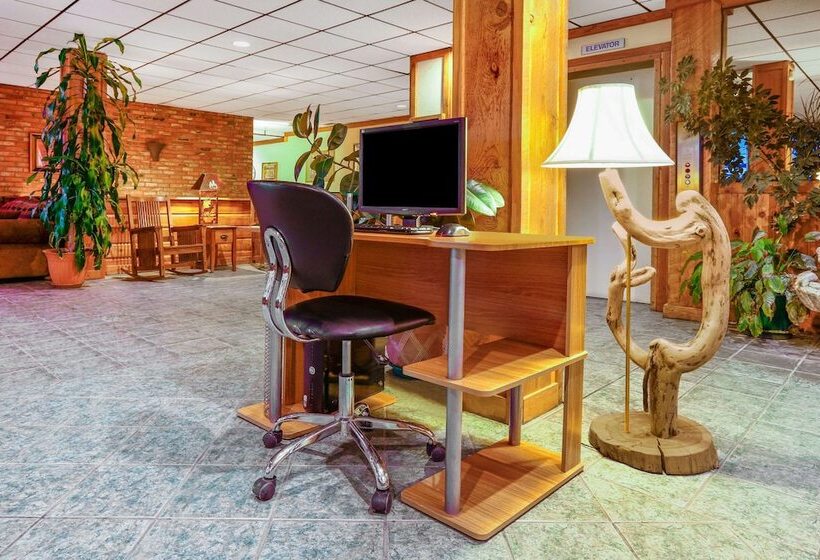 هتل Howard Johnson By Wyndham Helena