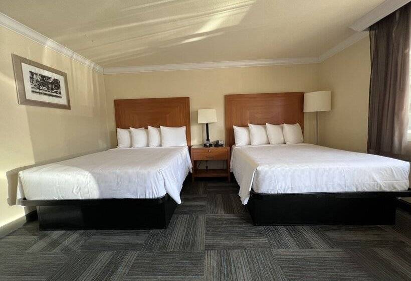 בית מלון כפרי Inn At San Luis Obispo