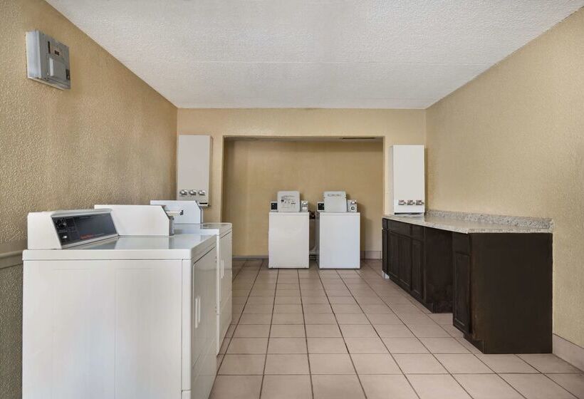 فندق Knights Inn College Station