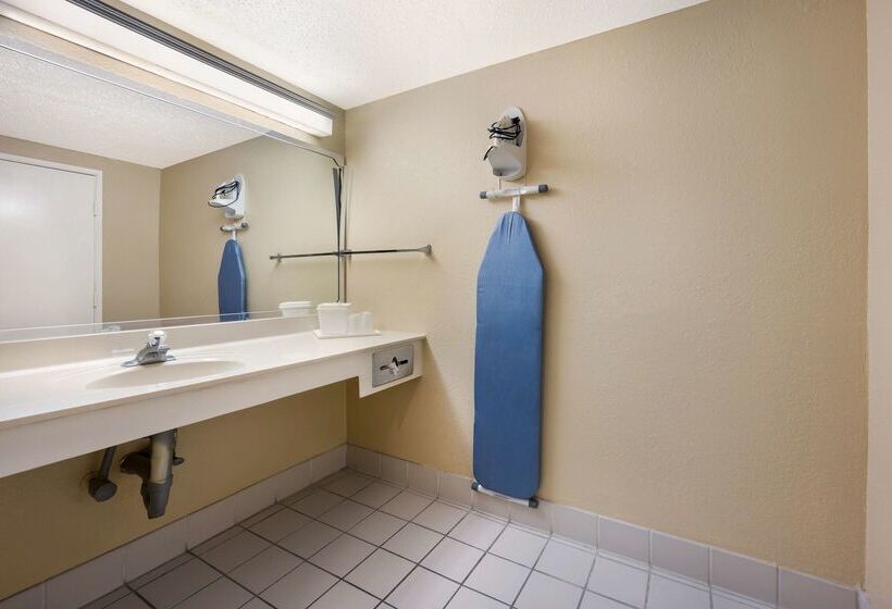 فندق Knights Inn College Station