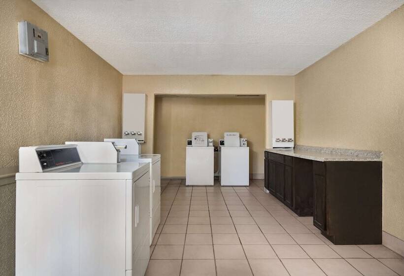 فندق Knights Inn College Station