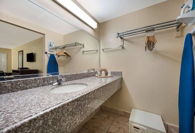 هتل Knights Inn College Station