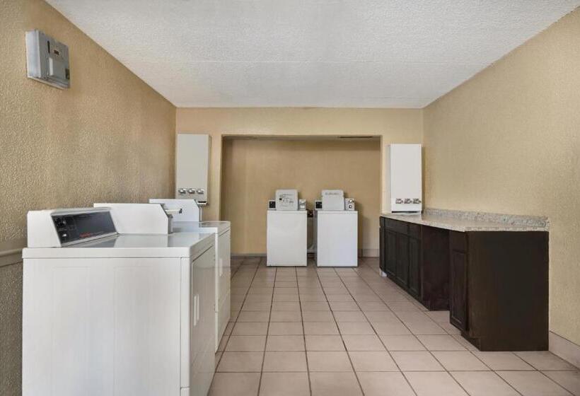 فندق Knights Inn College Station