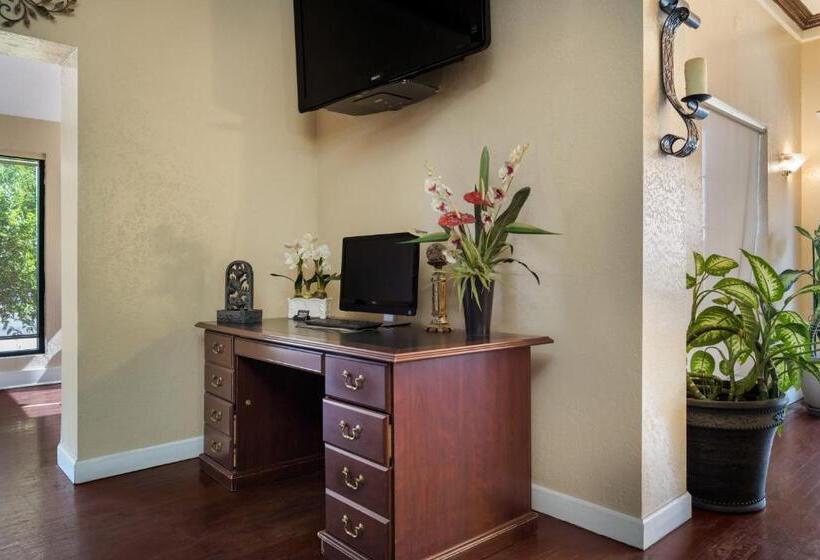 فندق Knights Inn College Station