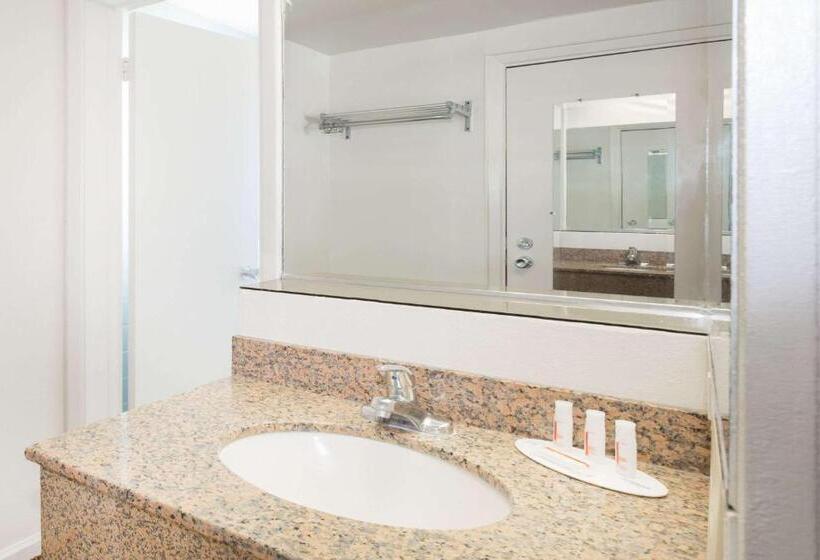 فندق Knights Inn Statesboro