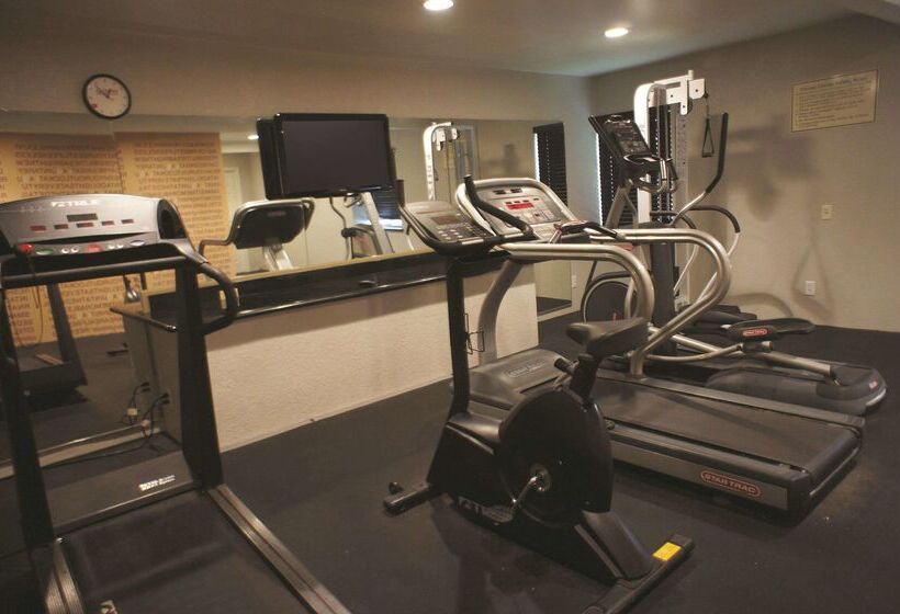 هتل La Quinta Inn By Wyndham El Dorado