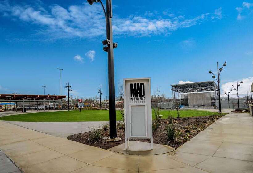 هتل La Quinta Inn By Wyndham El Dorado