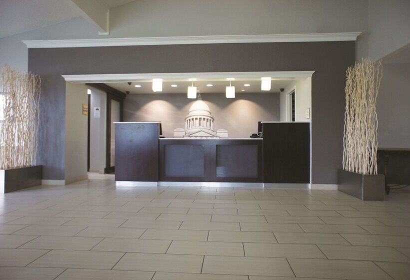 هتل La Quinta Inn By Wyndham El Dorado