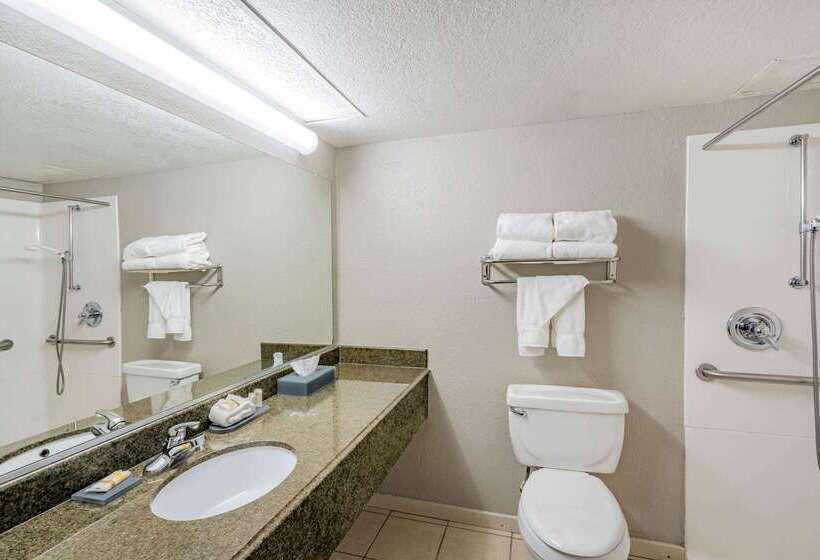 هتل La Quinta Inn By Wyndham El Dorado