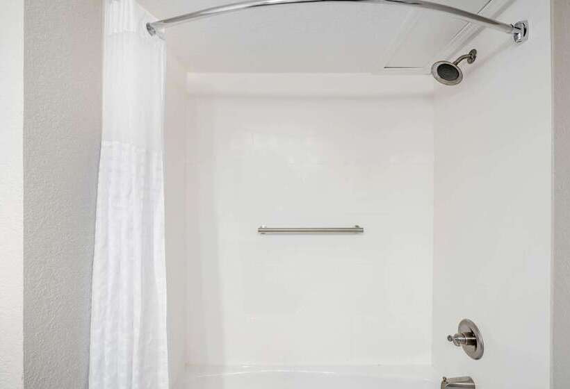 هتل La Quinta Inn By Wyndham El Dorado