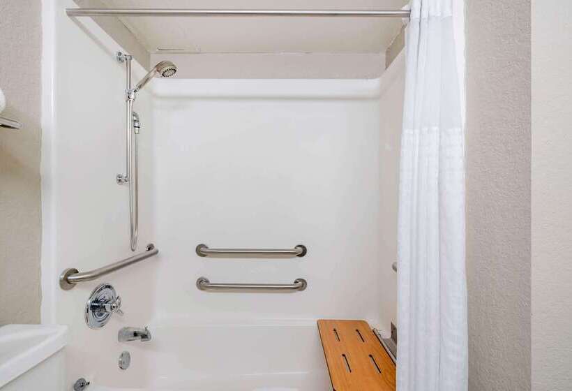 هتل La Quinta Inn By Wyndham El Dorado