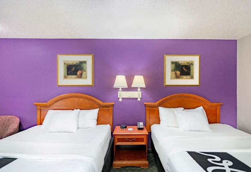 هتل La Quinta Inn By Wyndham El Dorado