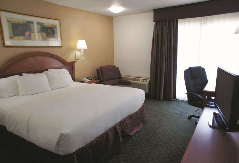 هتل La Quinta Inn By Wyndham El Dorado