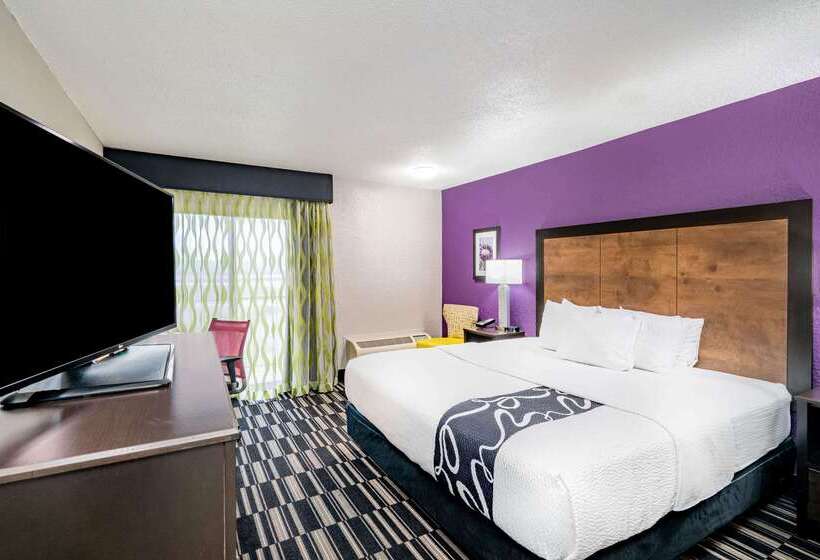 هتل La Quinta Inn By Wyndham El Dorado