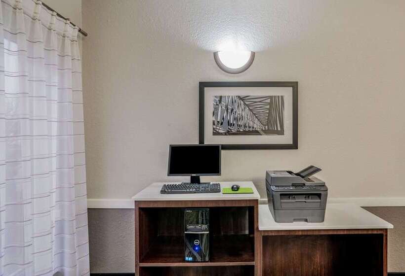 هتل La Quinta Inn By Wyndham El Dorado