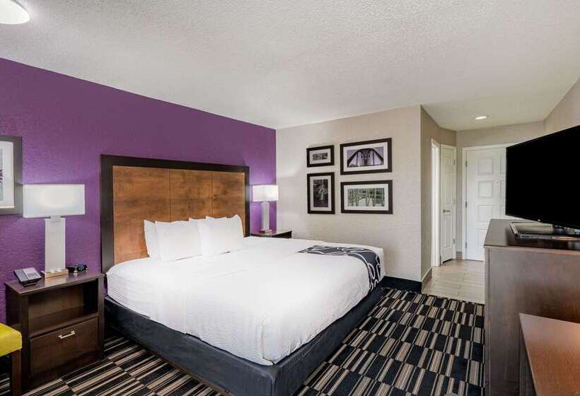 هتل La Quinta Inn By Wyndham El Dorado