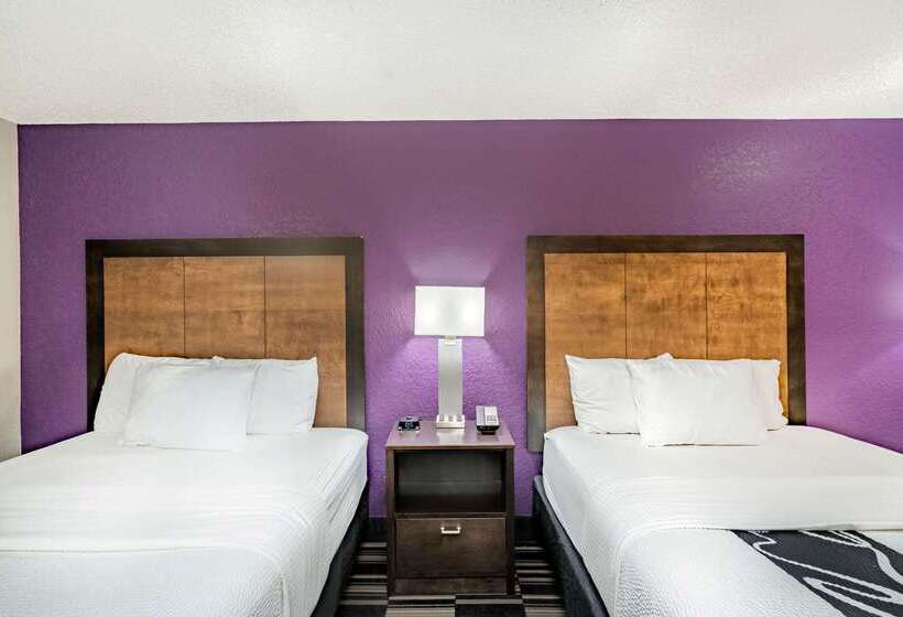 هتل La Quinta Inn By Wyndham El Dorado