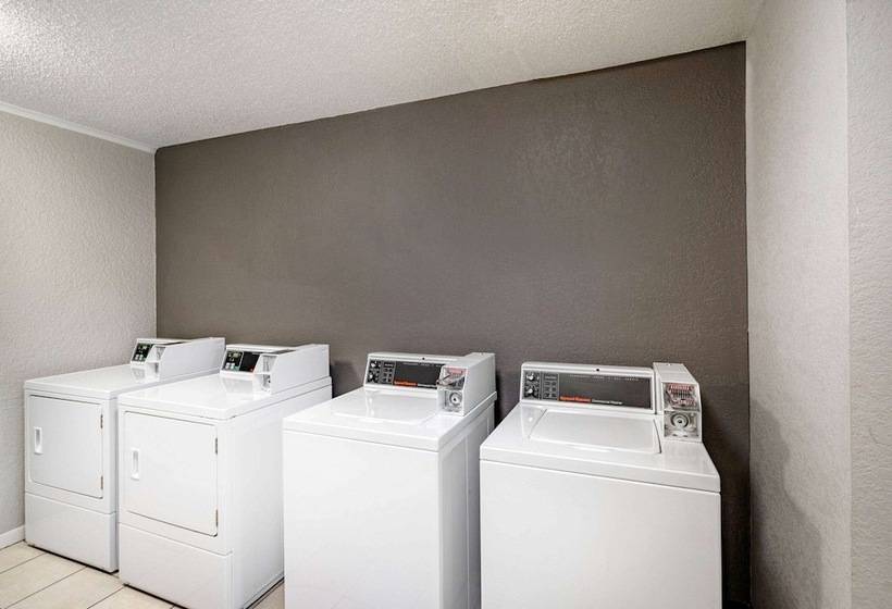 هتل La Quinta Inn By Wyndham El Dorado