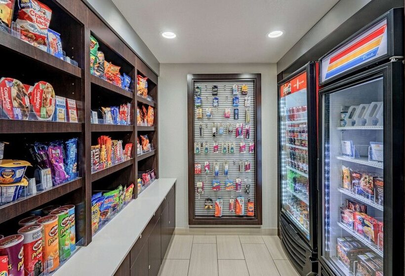 هتل La Quinta Inn By Wyndham El Dorado