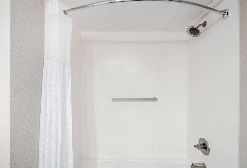 هتل La Quinta Inn By Wyndham El Dorado