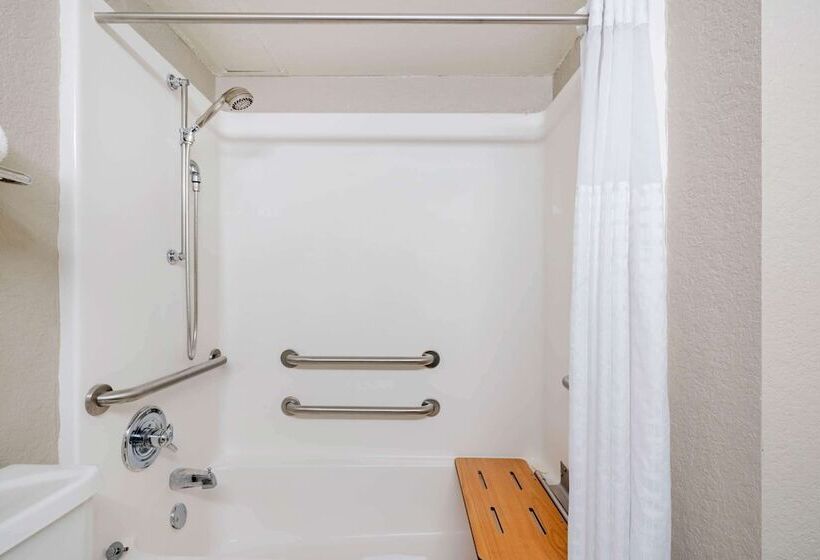 هتل La Quinta Inn By Wyndham El Dorado