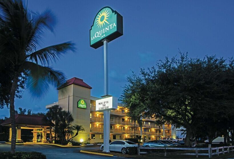 בית מלון כפרי La Quinta Inn By Wyndham West Palm Beach  Florida Turnpike