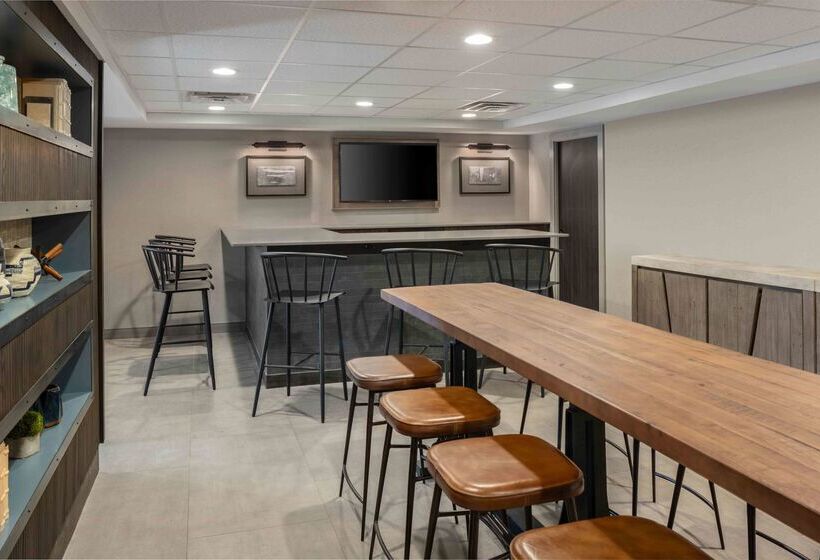 فندق Holiday Inn Express South Burlington   Downtown, An Ihg