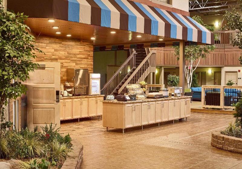 Livinn Hotel Minneapolis North / Fridley