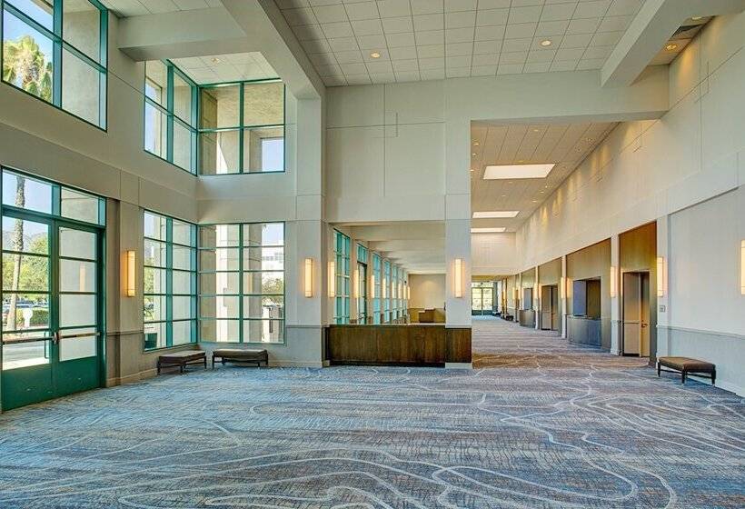 Отель Los Angeles Marriott Burbank Airport