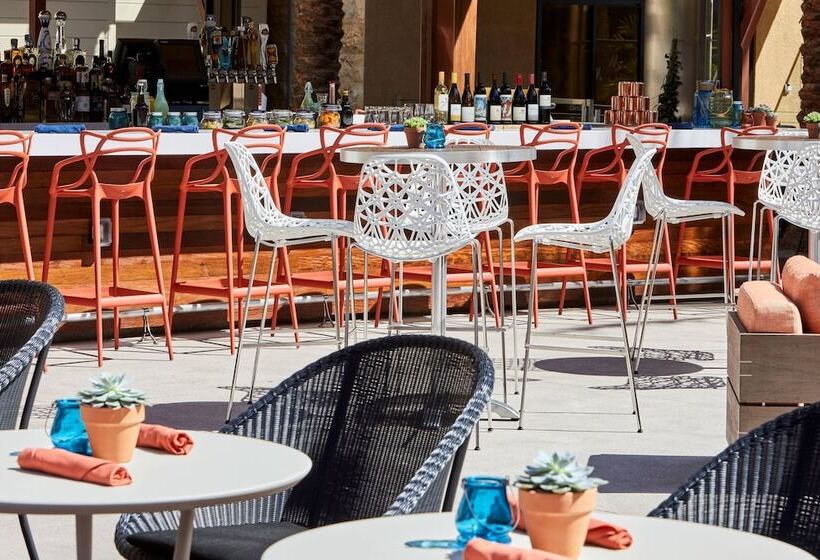 Отель Los Angeles Marriott Burbank Airport