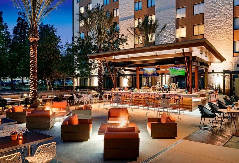 Отель Los Angeles Marriott Burbank Airport