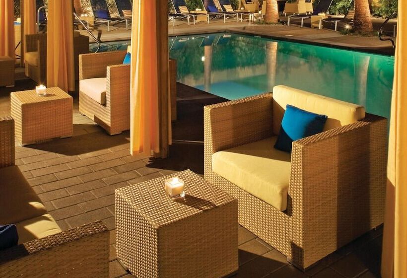 Отель Los Angeles Marriott Burbank Airport