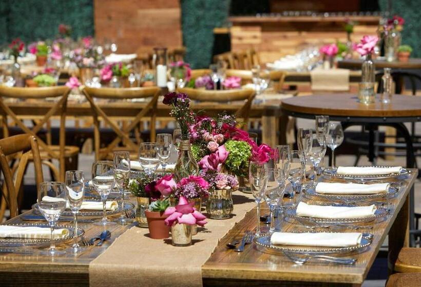 Отель Los Angeles Marriott Burbank Airport