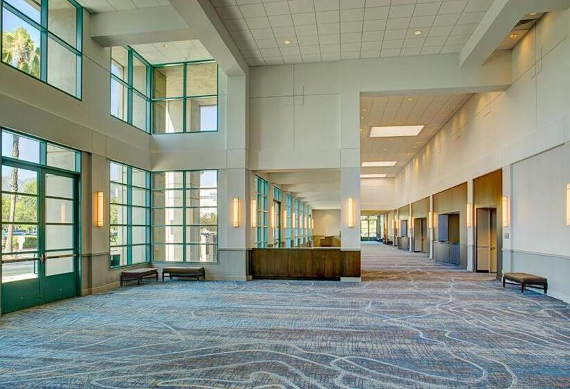 هتل Los Angeles Marriott Burbank Airport
