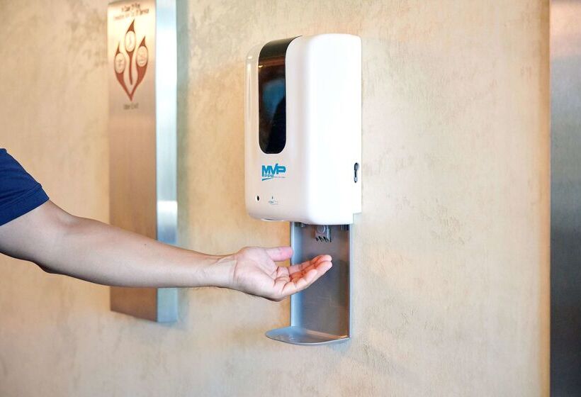 Luana Waikiki Hotel & Suites