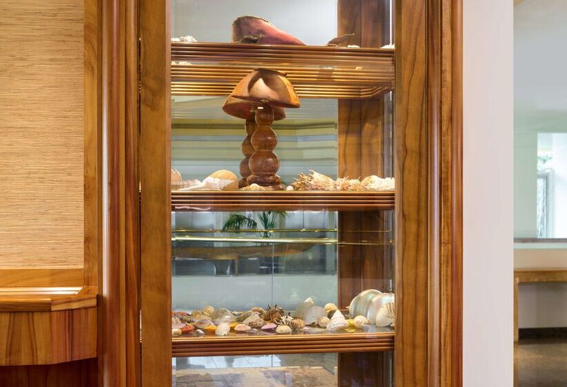 Luana Waikiki Hotel & Suites