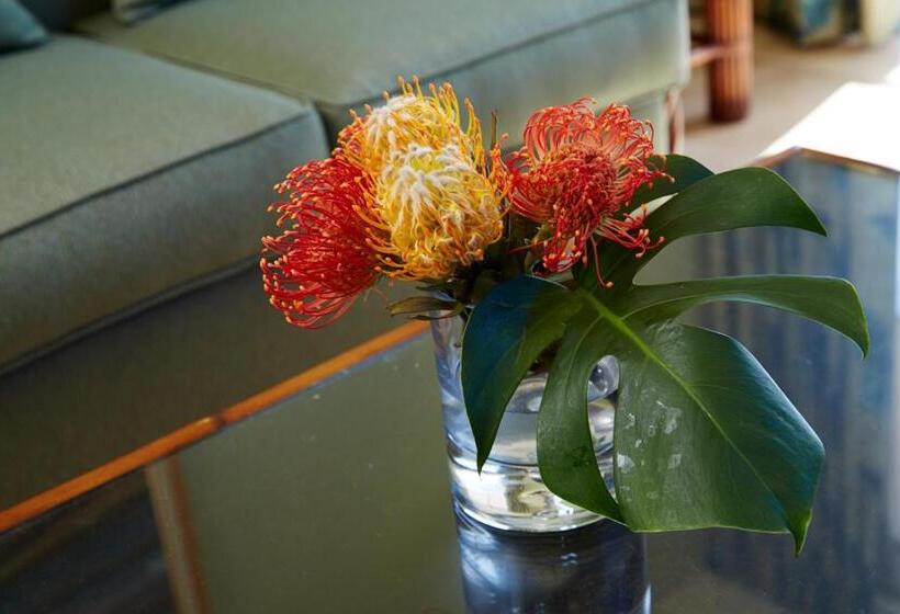 Luana Waikiki Hotel & Suites