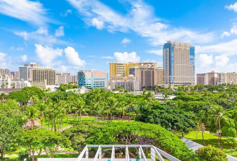 Luana Waikiki Hotel & Suites