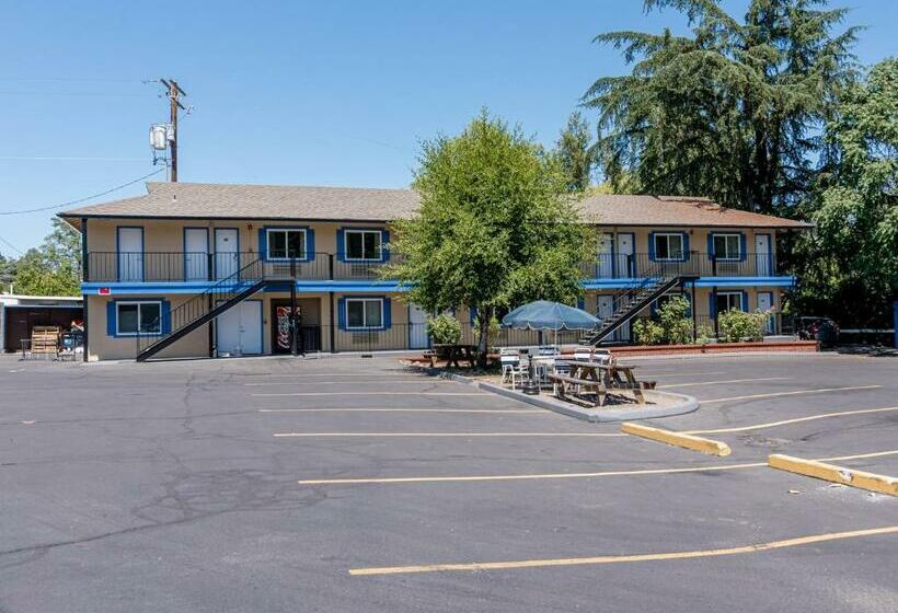 Hotel Medford OR North