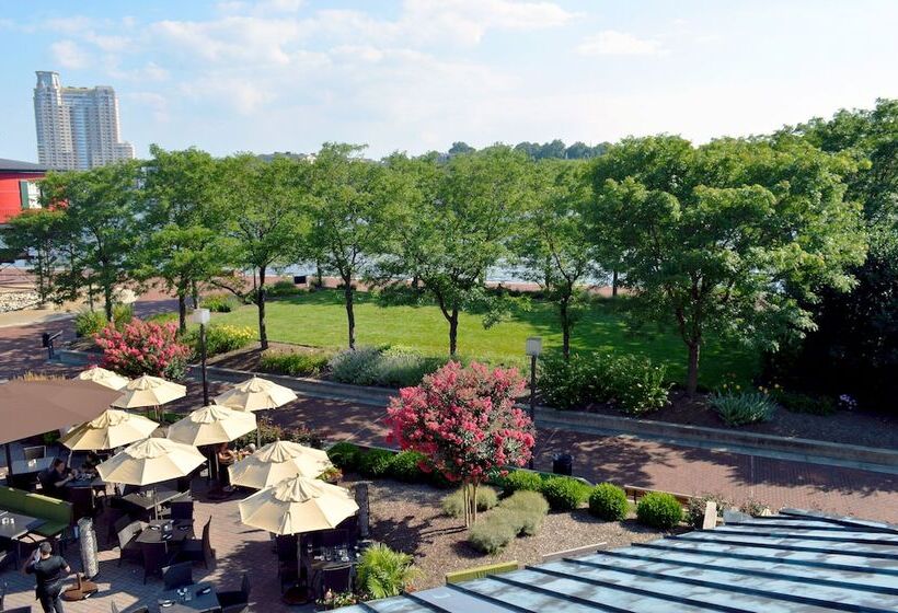 Pier 5 Hotel Baltimore