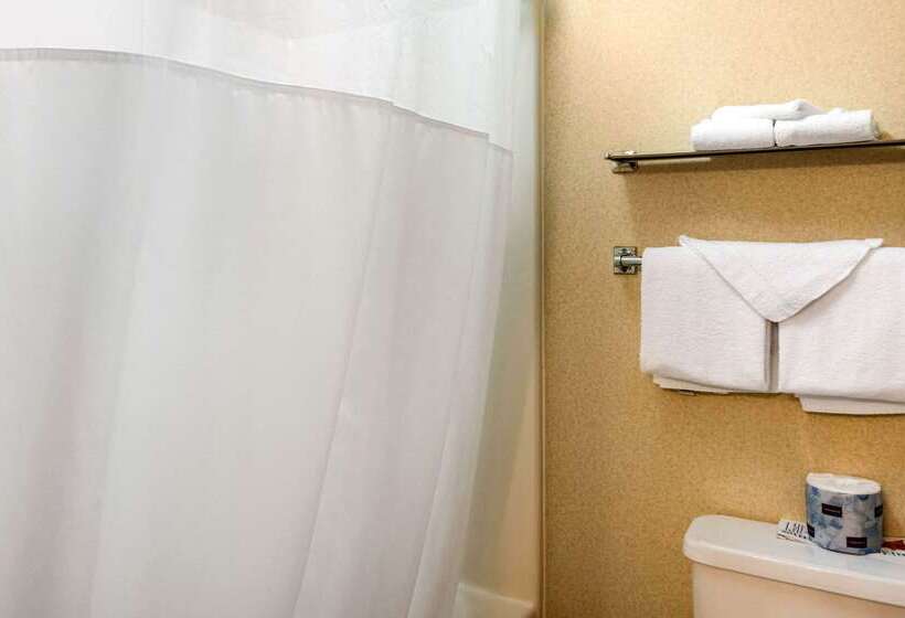 בית מלון כפרי Quality Inn At Bangor Mall