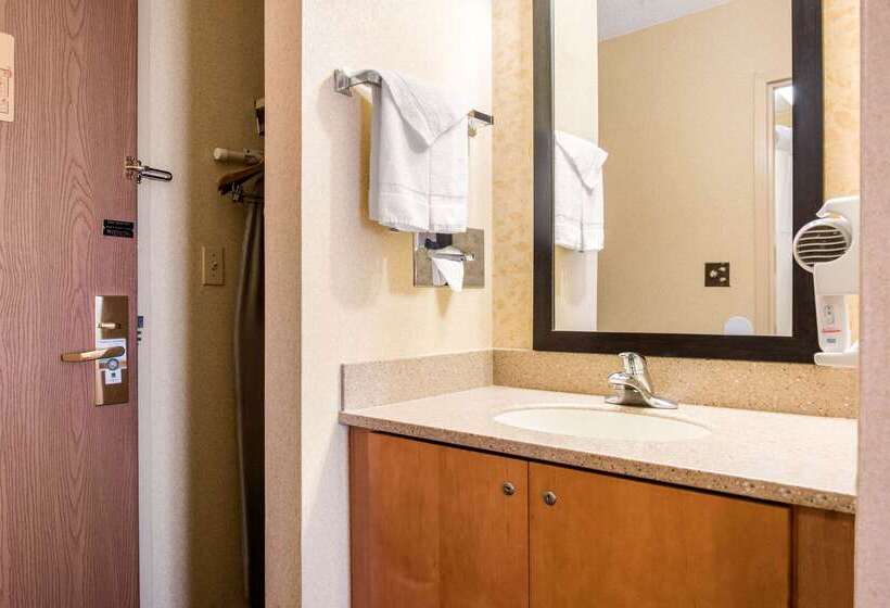 בית מלון כפרי Quality Inn At Bangor Mall