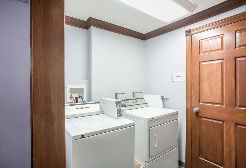 호텔 Quality Inn Cedar Rapids South