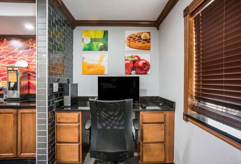 호텔 Quality Inn Cedar Rapids South