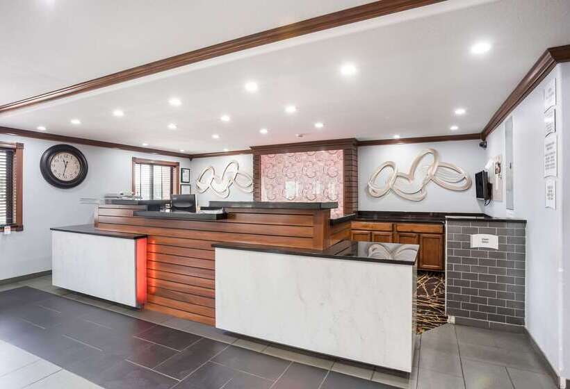 호텔 Quality Inn Cedar Rapids South