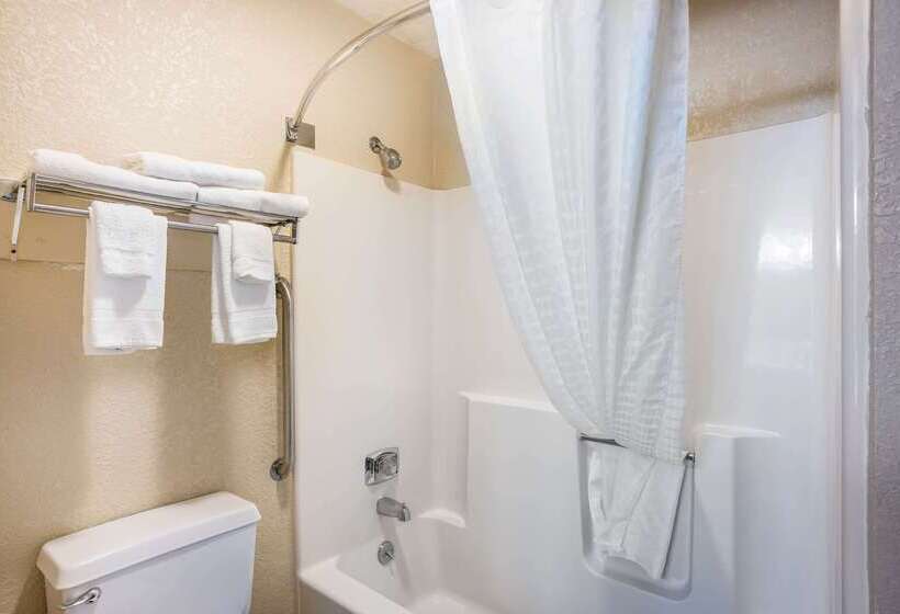 호텔 Quality Inn Cedar Rapids South