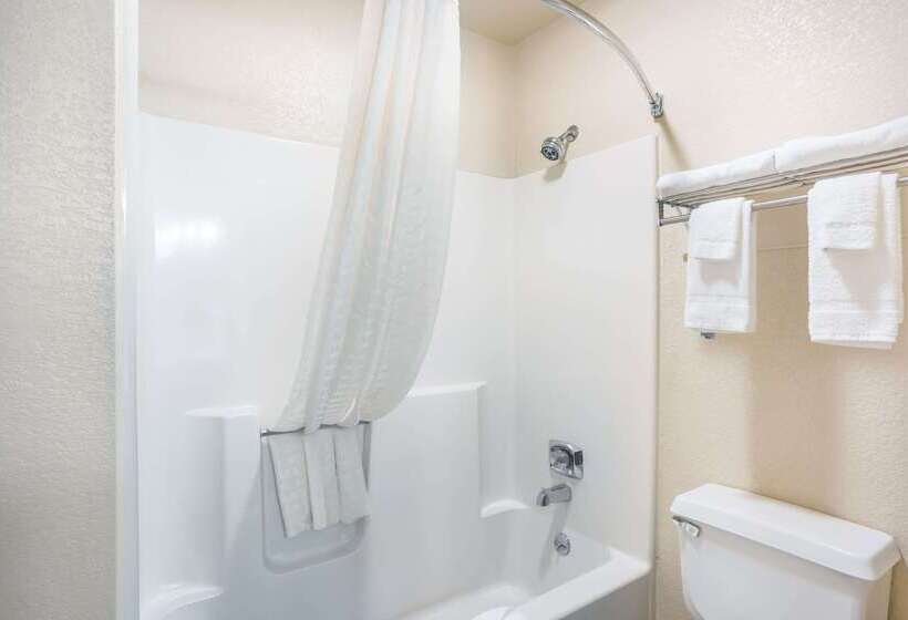 호텔 Quality Inn Cedar Rapids South