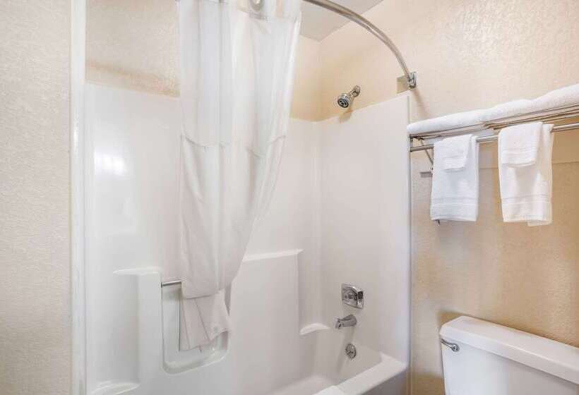 호텔 Quality Inn Cedar Rapids South