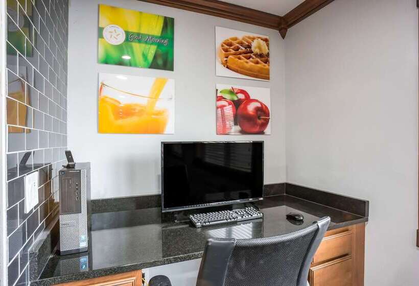 호텔 Quality Inn Cedar Rapids South